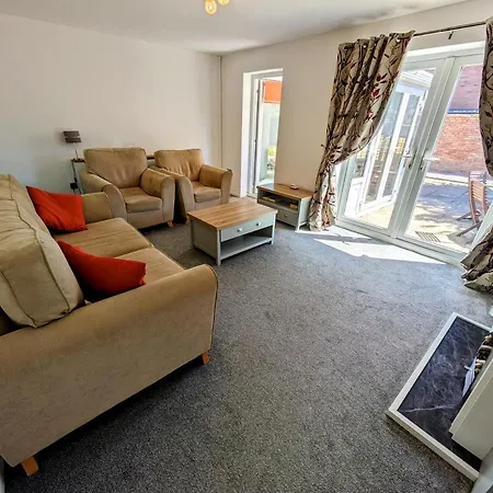 Family Home From Home, 3Br And Parking, Walkable Location - 14 Millers Close Leominster Exterior foto