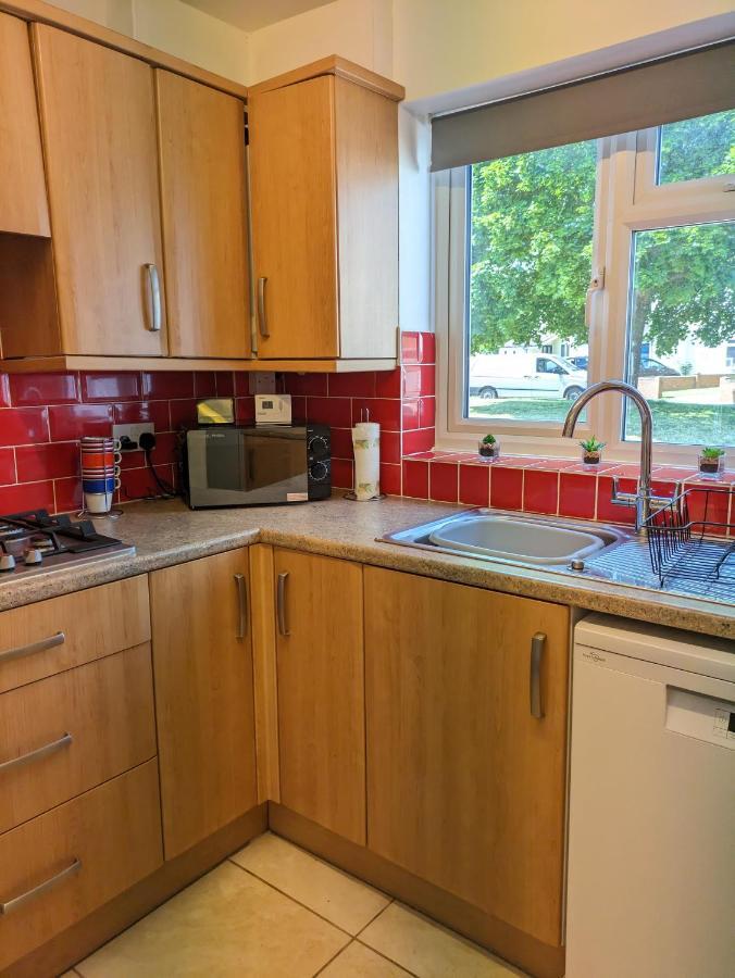 Family Home From Home, 3Br And Parking, Walkable Location - 14 Millers Close Holiday home *