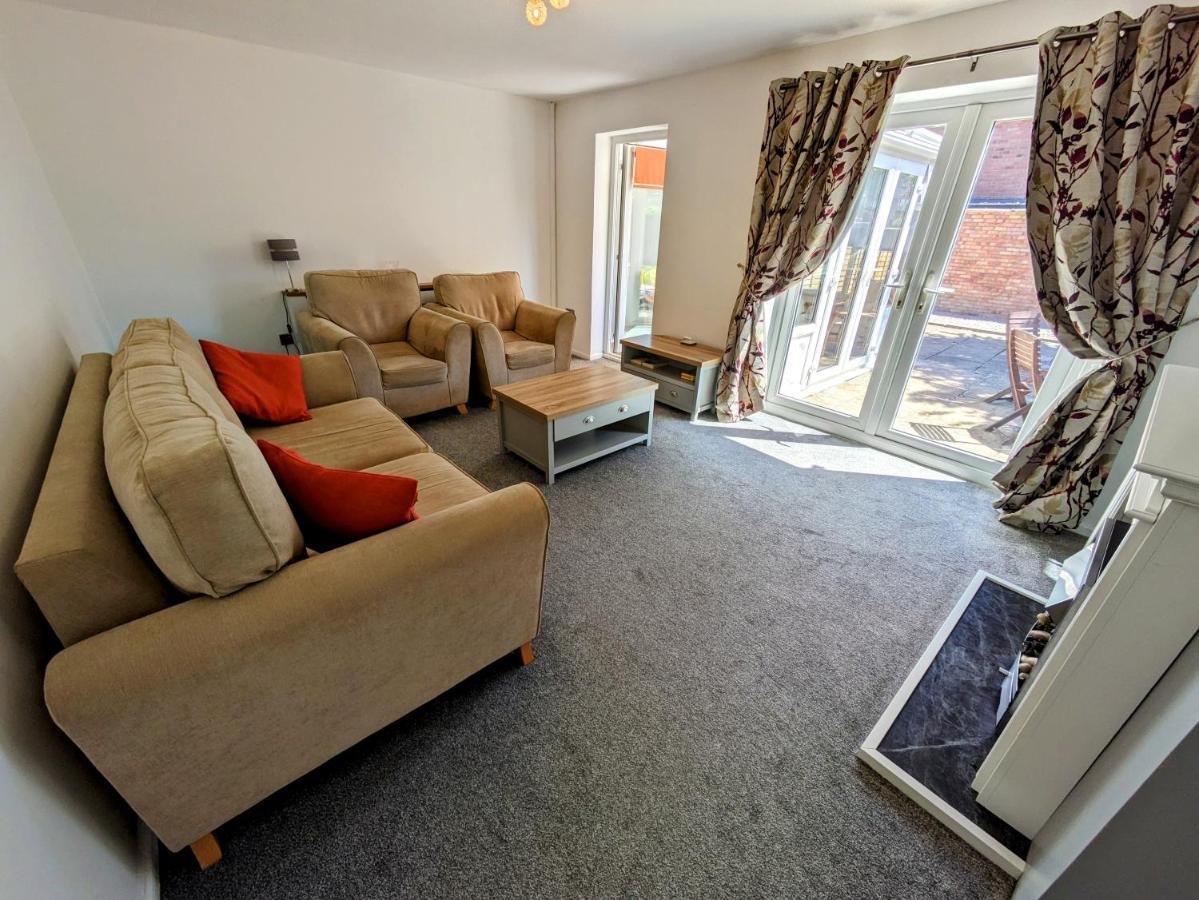 Family Home From Home, 3Br And Parking, Walkable Location - 14 Millers Close Holiday home