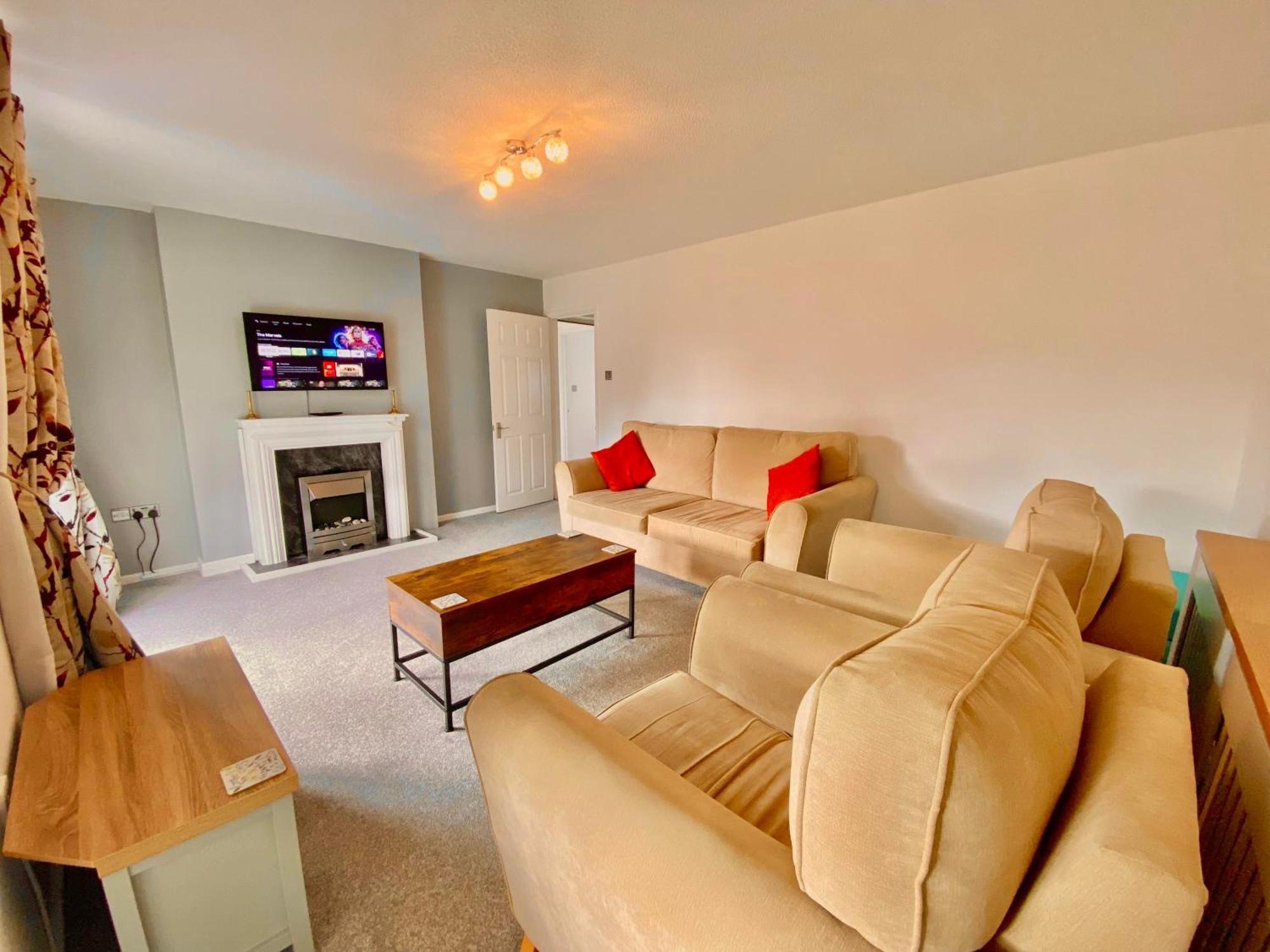 Holiday home Family Home From Home, 3Br And Parking, Walkable Location - 14 Millers Close *