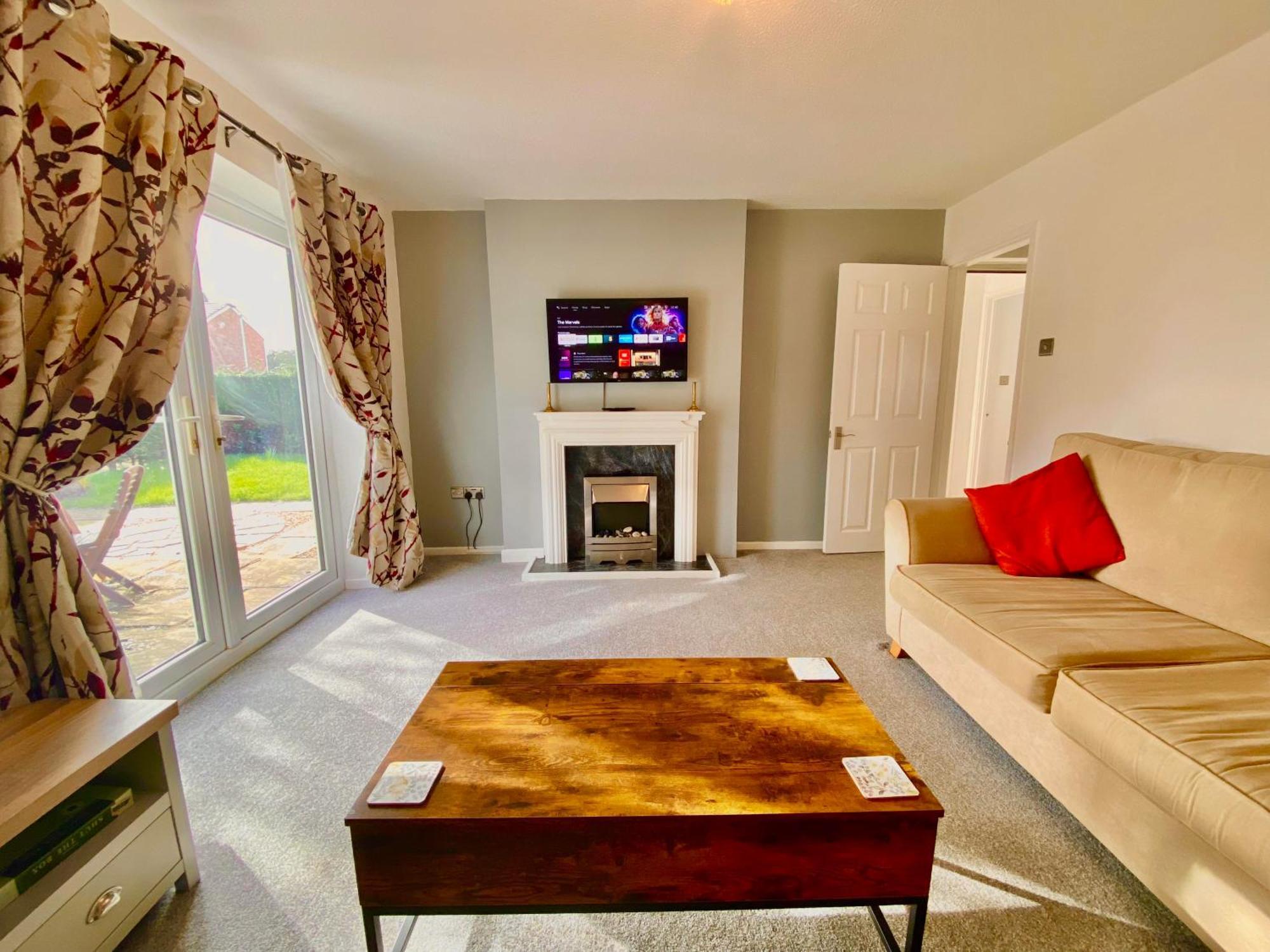 Holiday home Family Home From Home, 3Br And Parking, Walkable Location - 14 Millers Close *