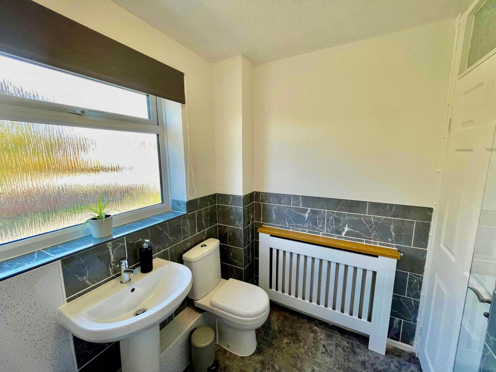 Family Home From Home, 3Br And Parking, Walkable Location - 14 Millers Close * Leominster