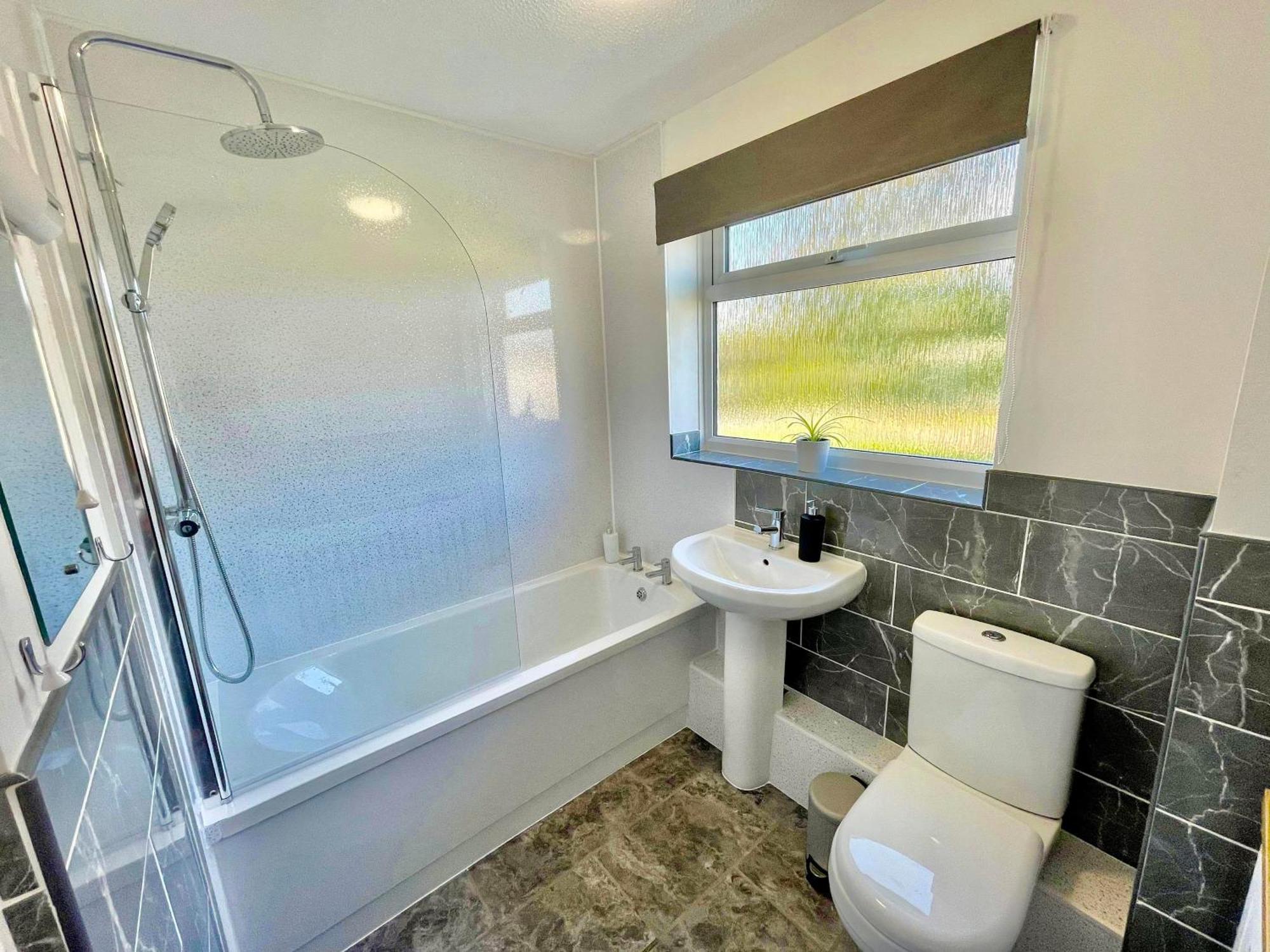 Family Home From Home, 3Br And Parking, Walkable Location - 14 Millers Close Leominster