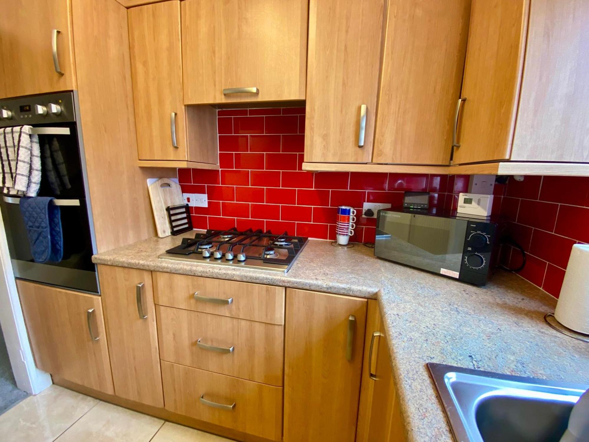 Family Home From Home, 3Br And Parking, Walkable Location - 14 Millers Close * Leominster