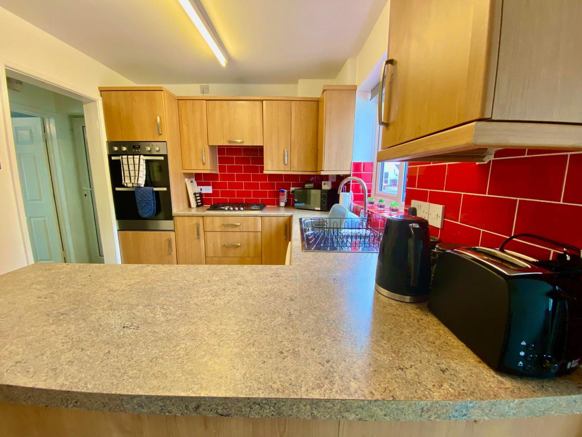 Family Home From Home, 3Br And Parking, Walkable Location - 14 Millers Close Holiday home Leominster
