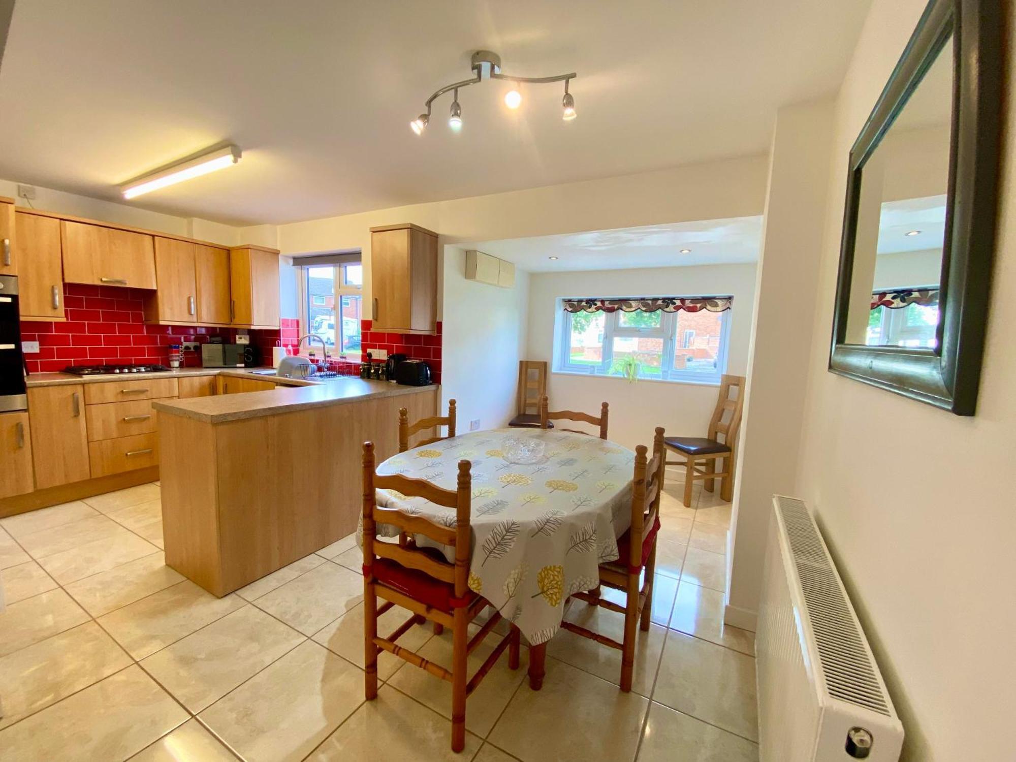 Дом отдыха 3 Bed House, Parking, Near Town Centre - 14 Millers Close